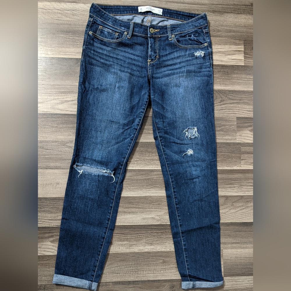 #106.Abercrombie and Fitch Mid Rise Distressed Streight Leg Jeans.Size: 8R